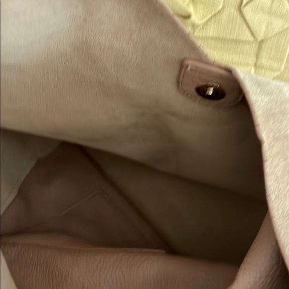 Elegant Tan Leather Women's Bag - Picture 5 of 6